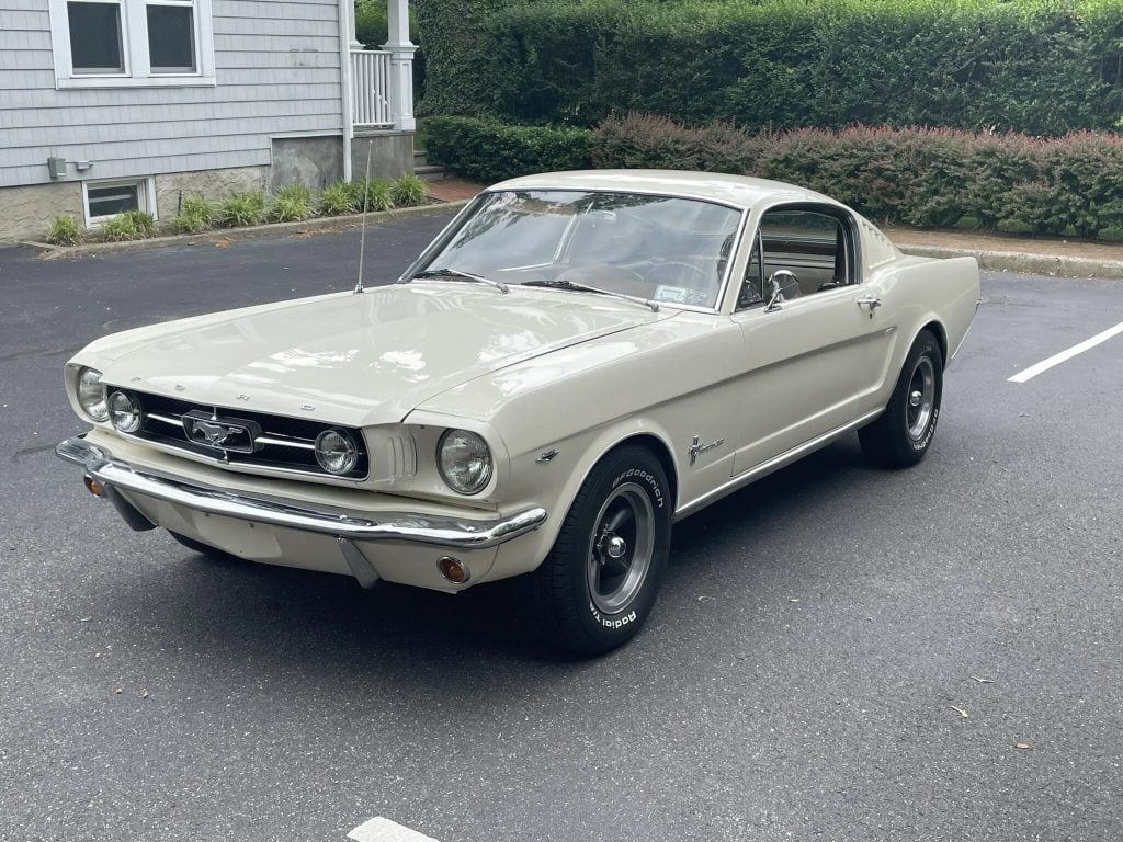 1965 Ford Mustang Fastback Coupe V8